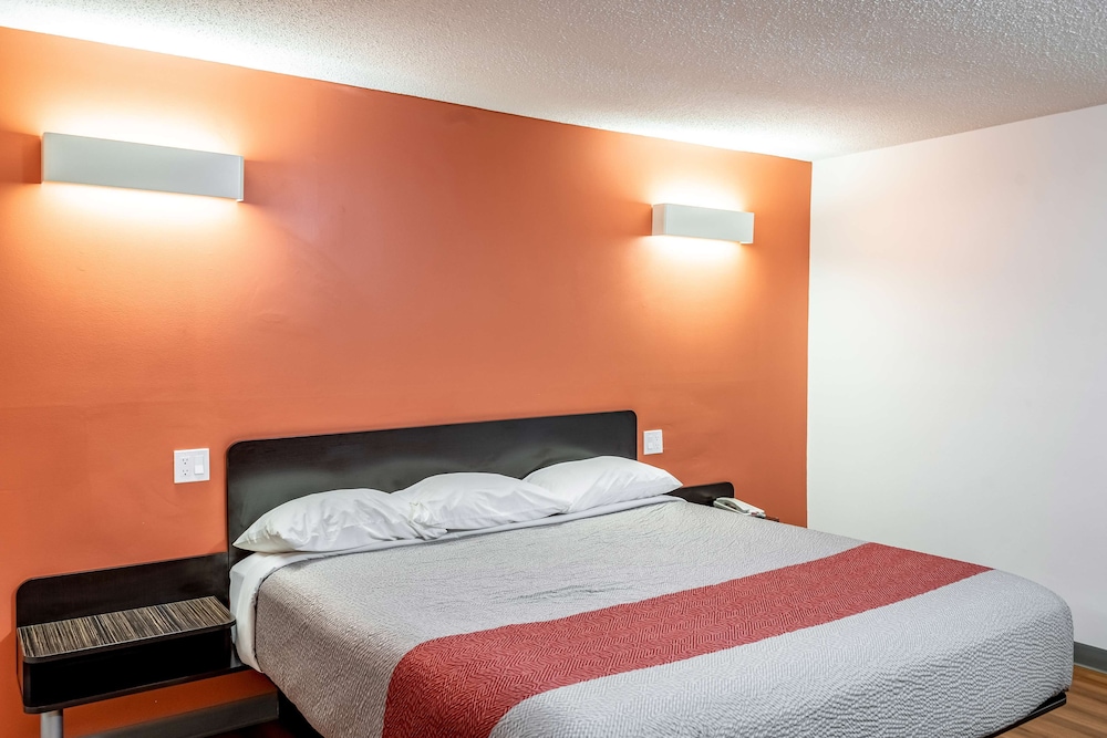 غرفة ديلوكس بسرير كينج، Motel6-Fort Nelson, BC 3/7