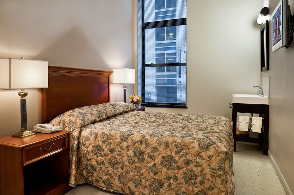 Americana Inn 39/50