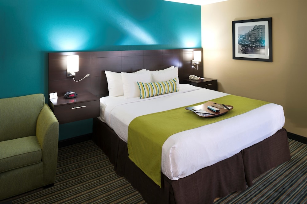 Best Western Plus Knoxville Cedar Bluff 15/42