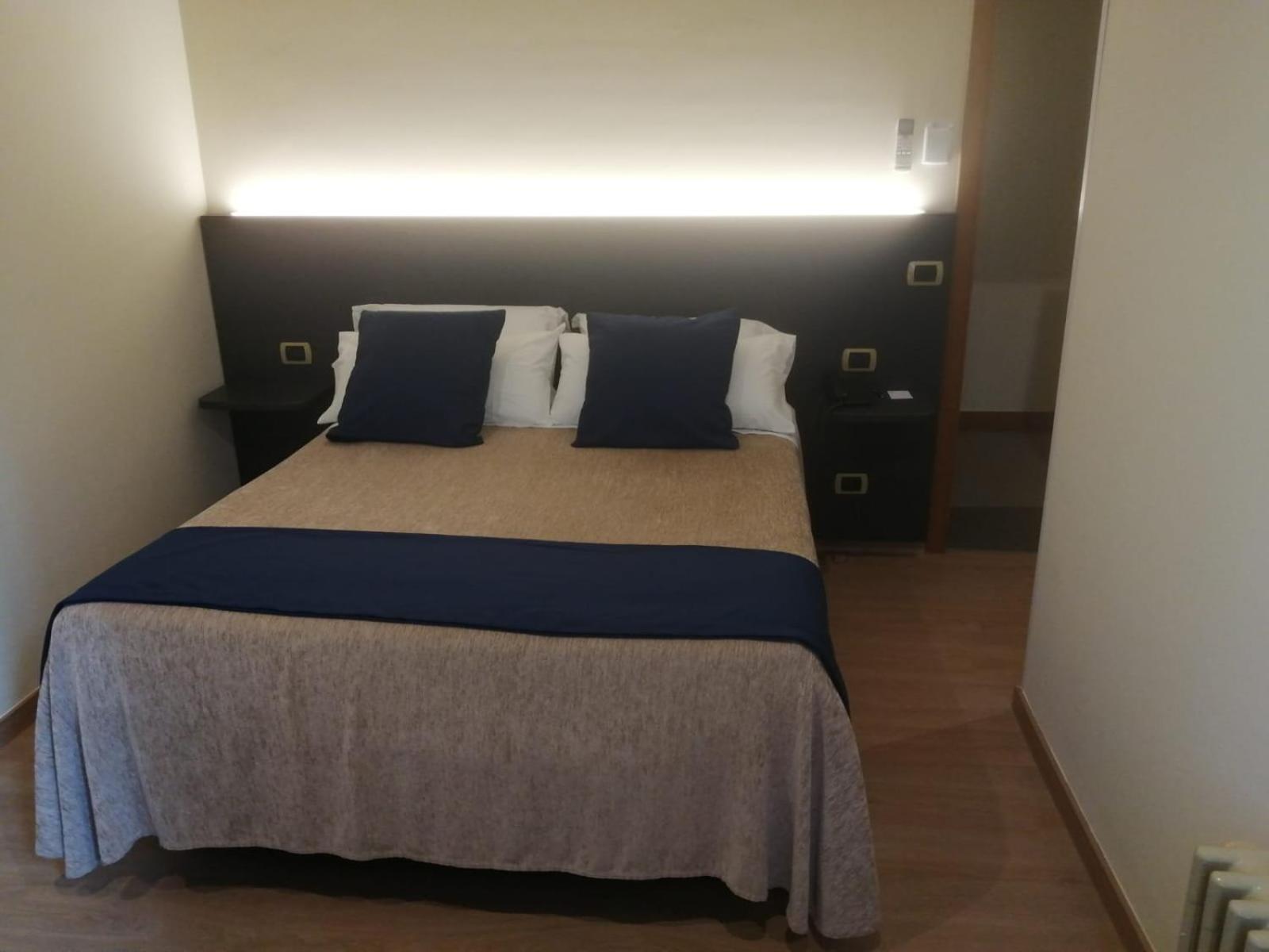 Room, Single