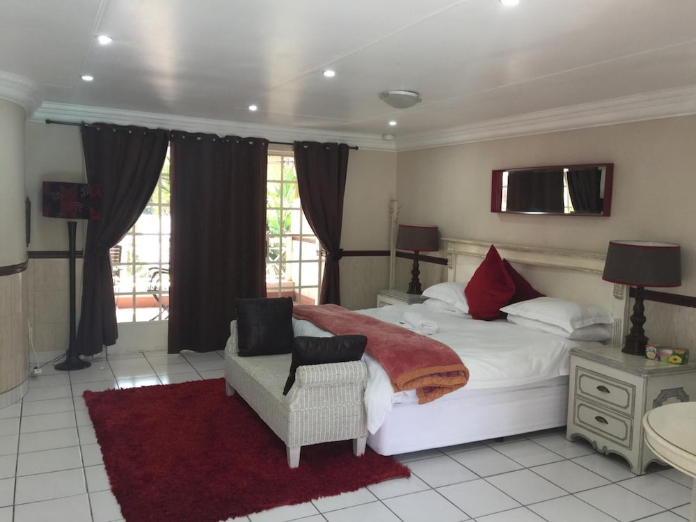 Summerview Guest Lodge 13/47
