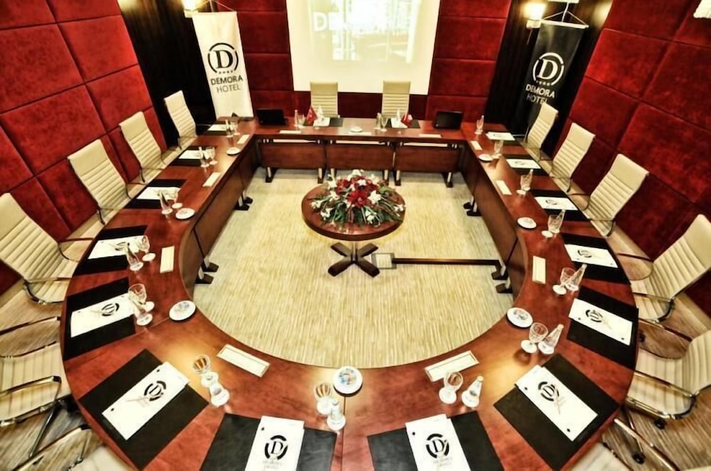 DEMORA HOTEL 9/64
