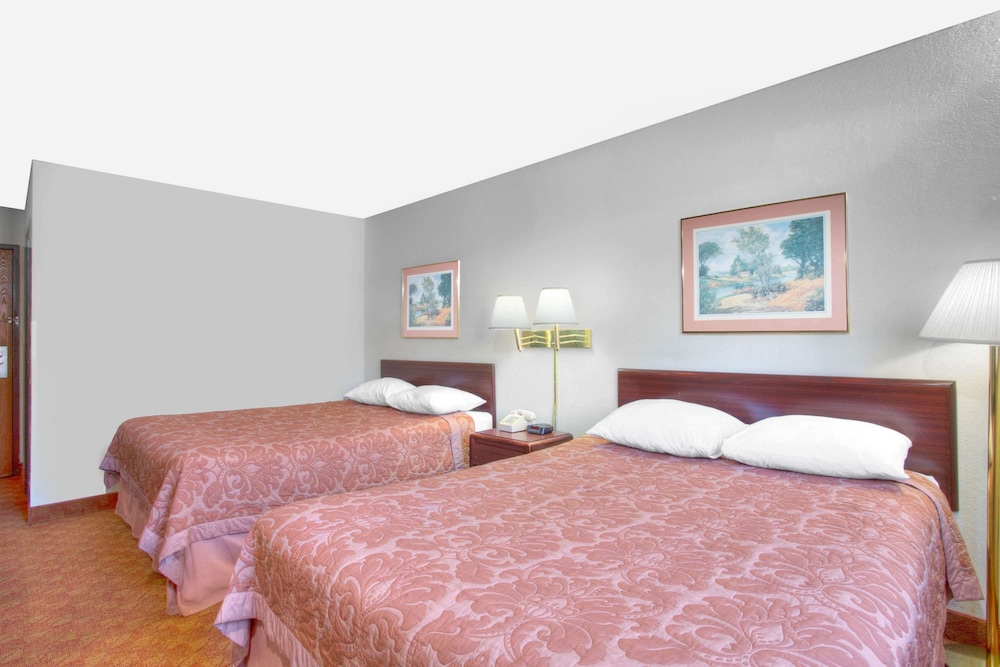 Super 8 by Wyndham Charlottesville 19/51