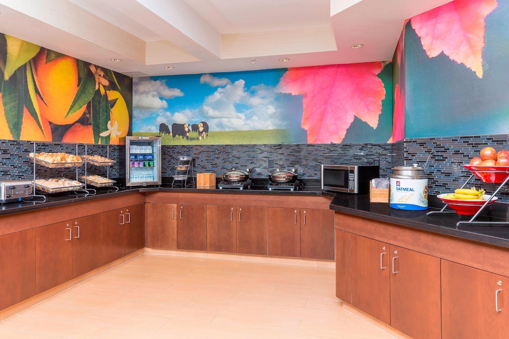 Lobby at Fairfield Inn and Suites Kansas City Lees Summit, LEES SUMMIT - MO