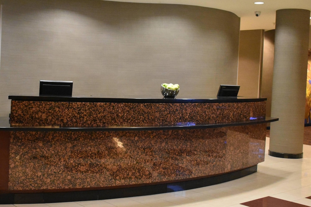 Courtyard By Marriott Republic Aprt Long Island Farmingdale 5/71