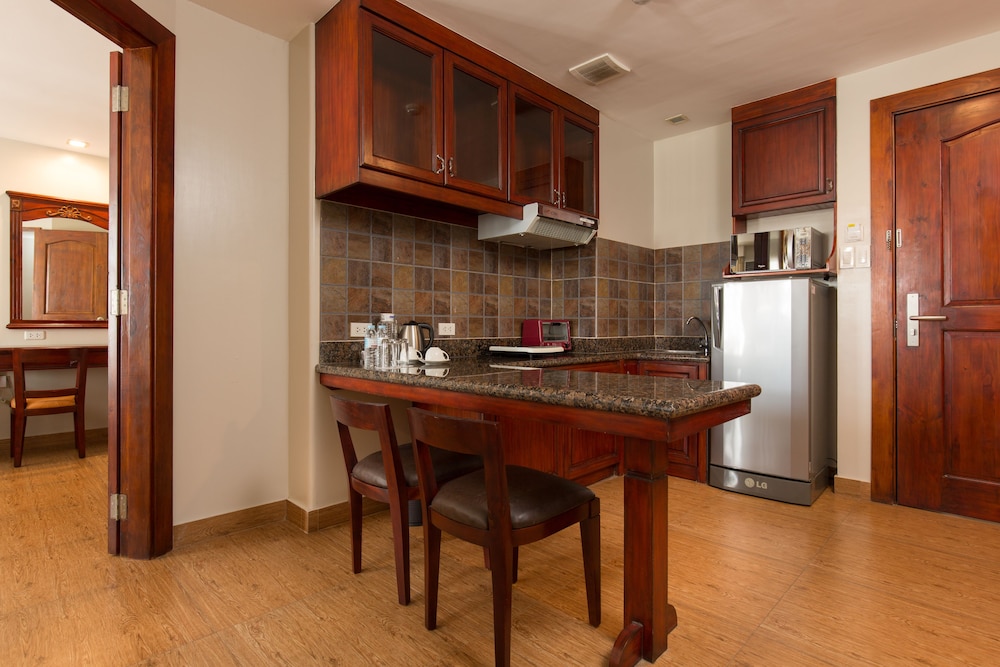 Mj Hotel and Suites 23/35