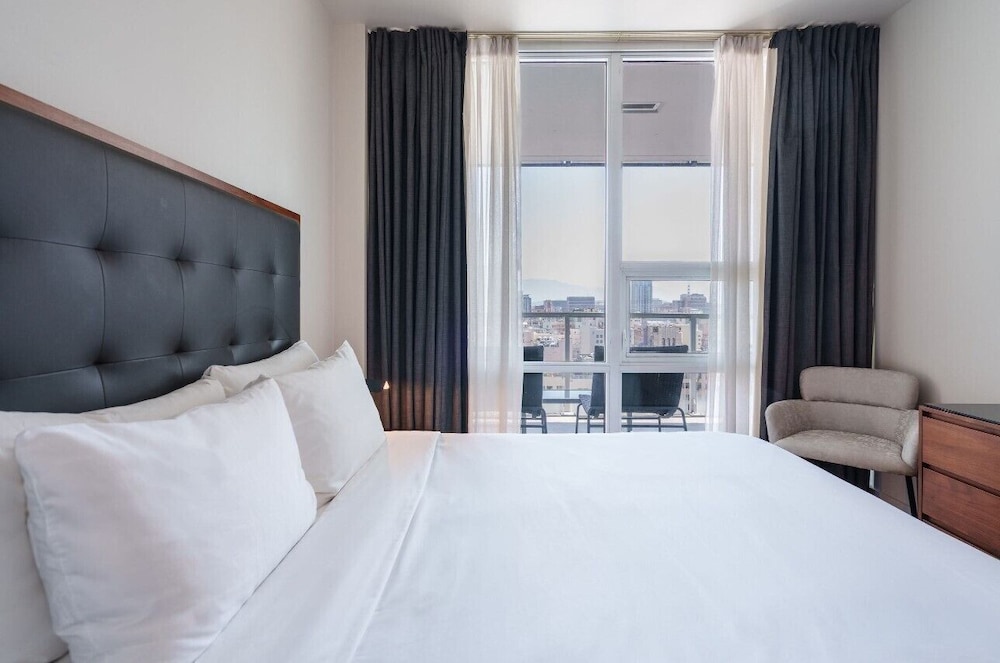 2 BEDROOMS, SUITE