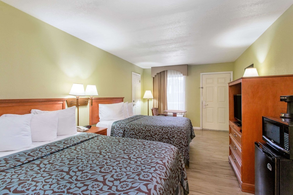 Days Inn By Wyndham Ormond Beach 3/16
