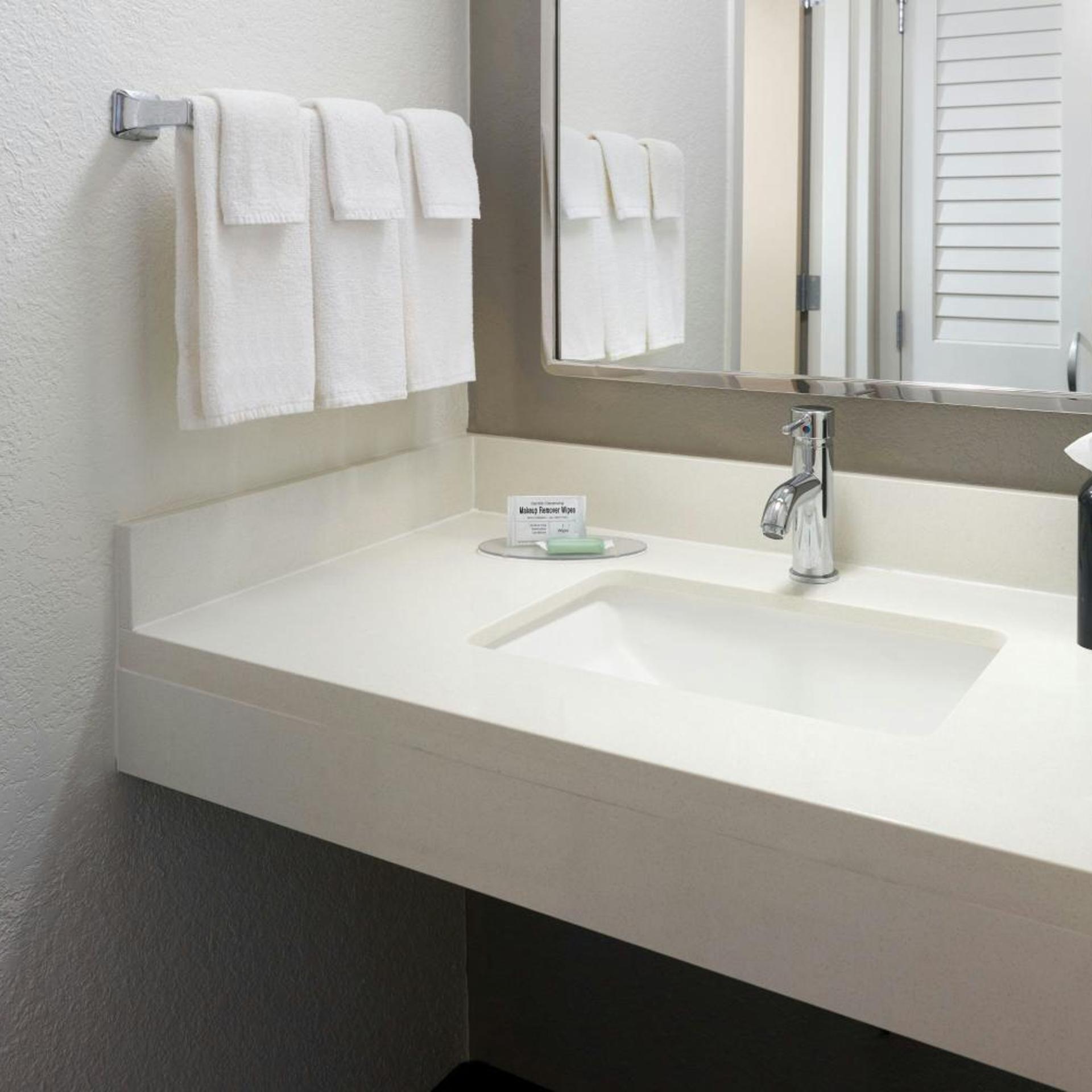 جناح بسريرين مزدوجين مع أريكة، Courtyard Fort Lauderdale Plantation 4/6