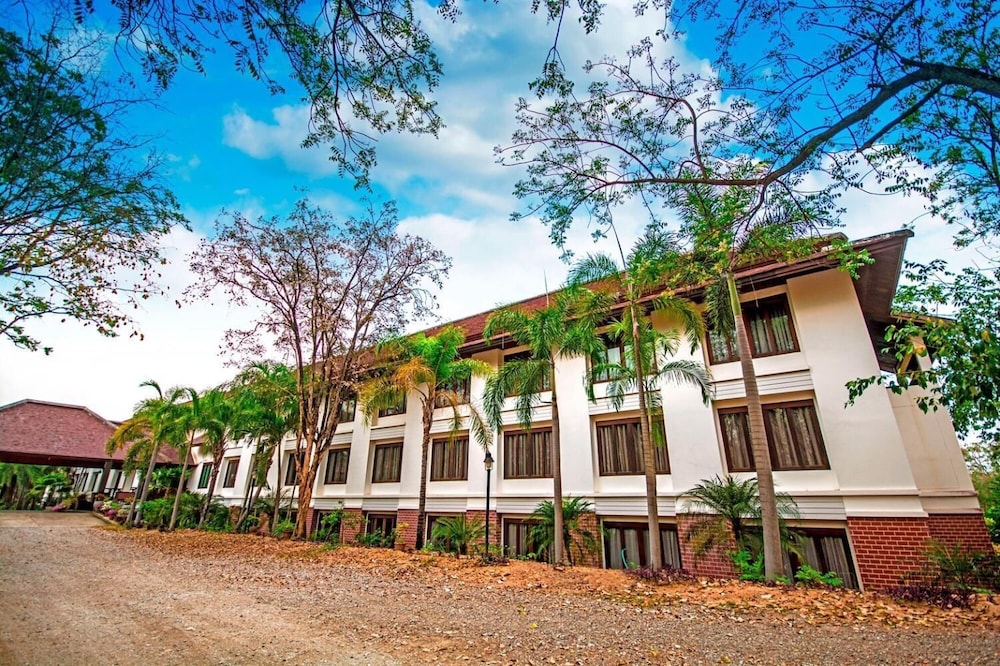 Tak Andaman Resort & Hotel 52/53