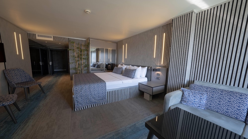 غرفة تنفيذية بسرير كينج بشرفة، Tryp By Wyndham Istanbul Sancaktepe 7/10