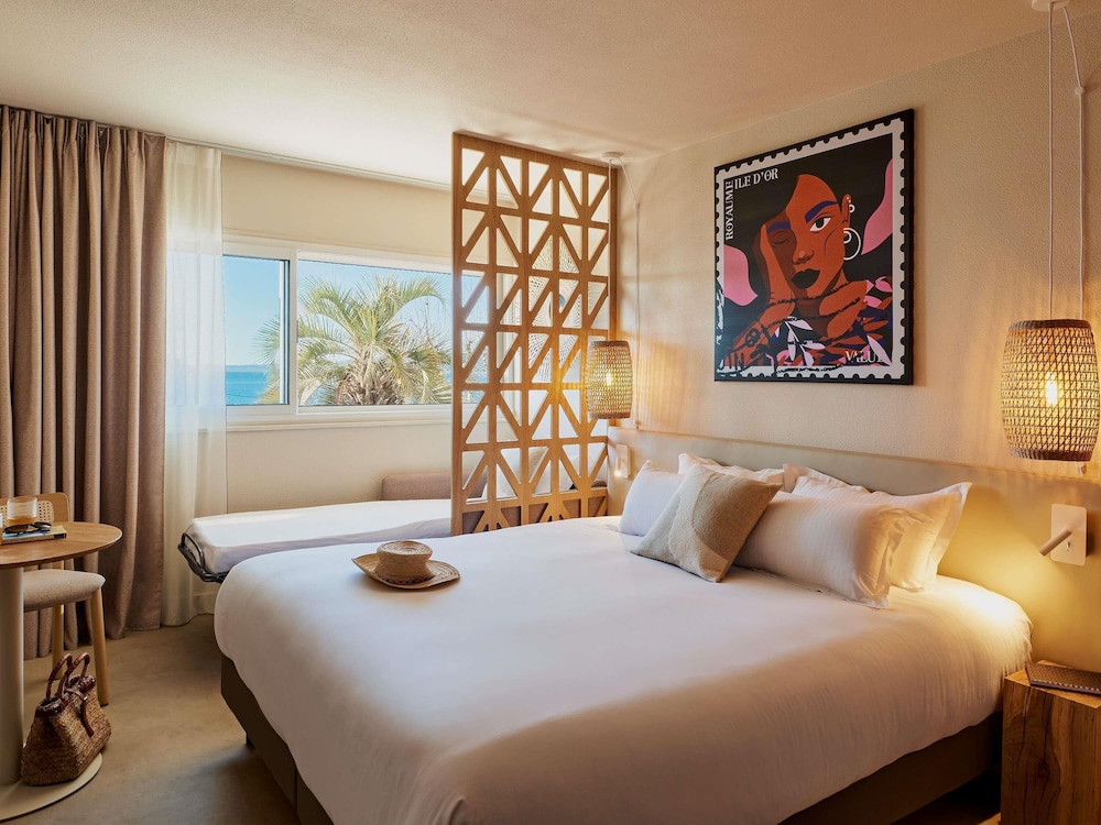 غرفة بريفيليج بسرير مزدوج بإطلالة على البحر، Mercure St Raphael Centre Plage 4/10