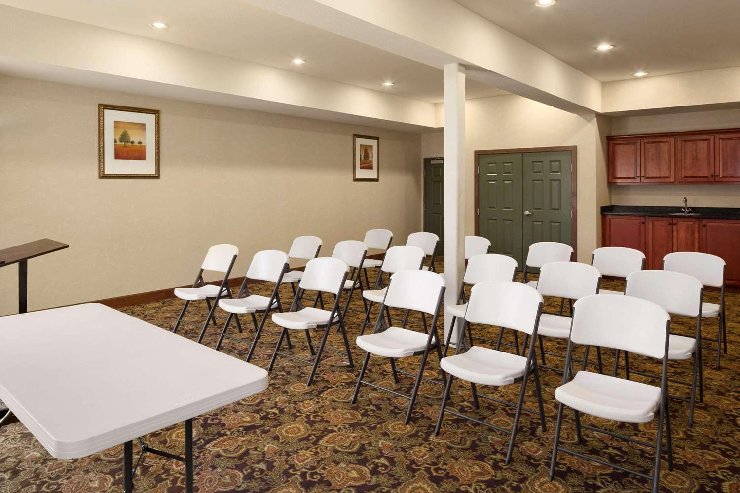 Country Inn and Suites By Radisson Crestview FL 17/19