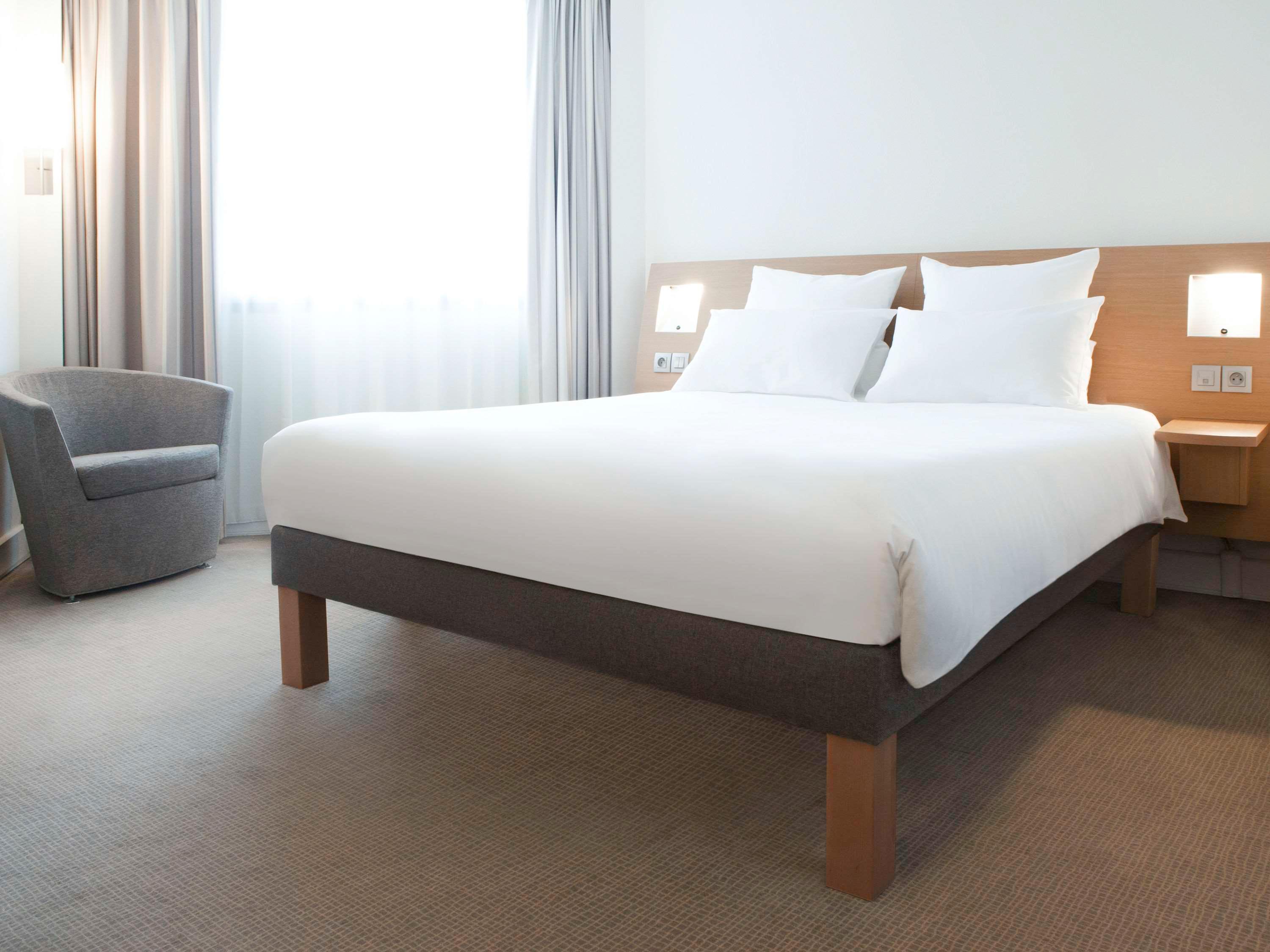 SUPERIOR, QUEEN BED