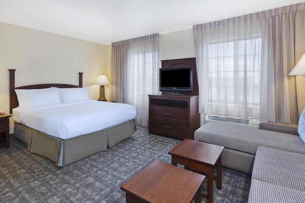 Staybridge Suites Lansing-Okemos 17/84