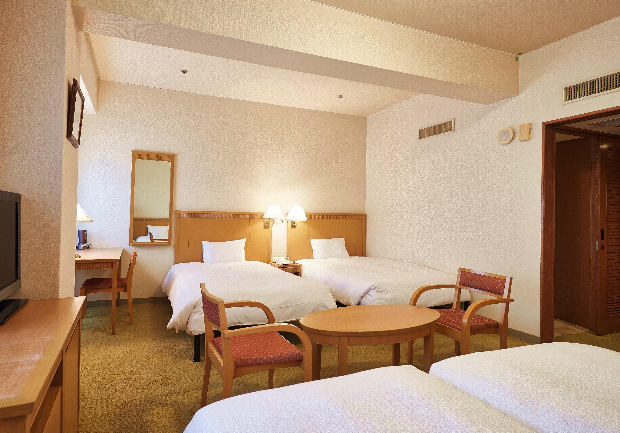Pacific, Deluxe, Twin Beds