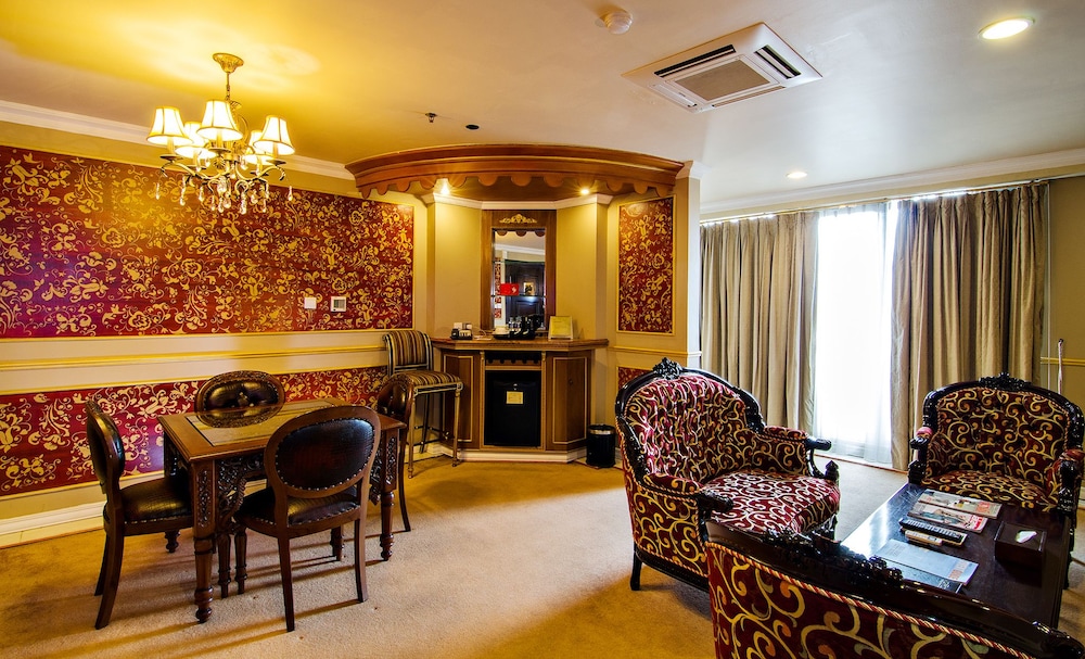 Amos Cozy Hotel 54/66