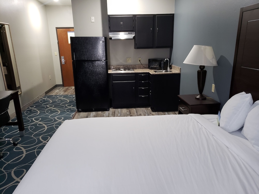 Days Inn Suites By Wyndham Cleburne Tx 20/42