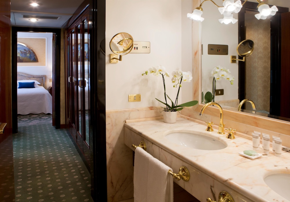 Lobby at Starhotels Du Parc, PARMA