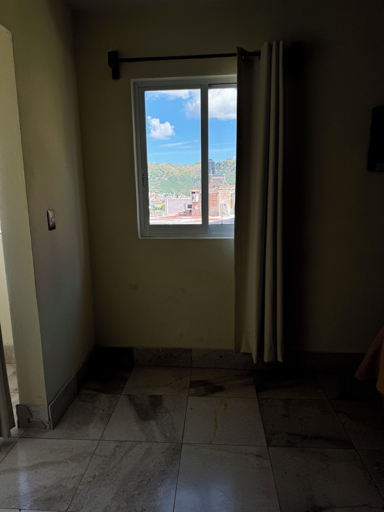 La Vista Hotel 5/50