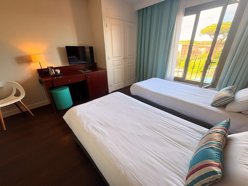 Room, Double Bed, Pool Side