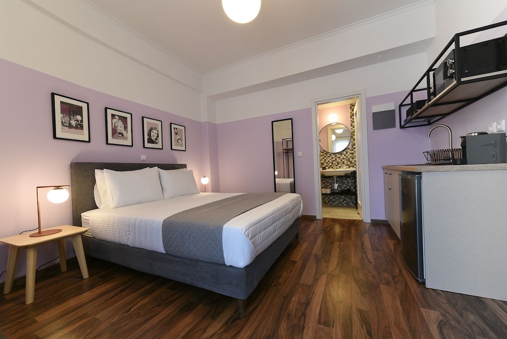 1 BEDROOM, APARTMENT, QUEEN BED