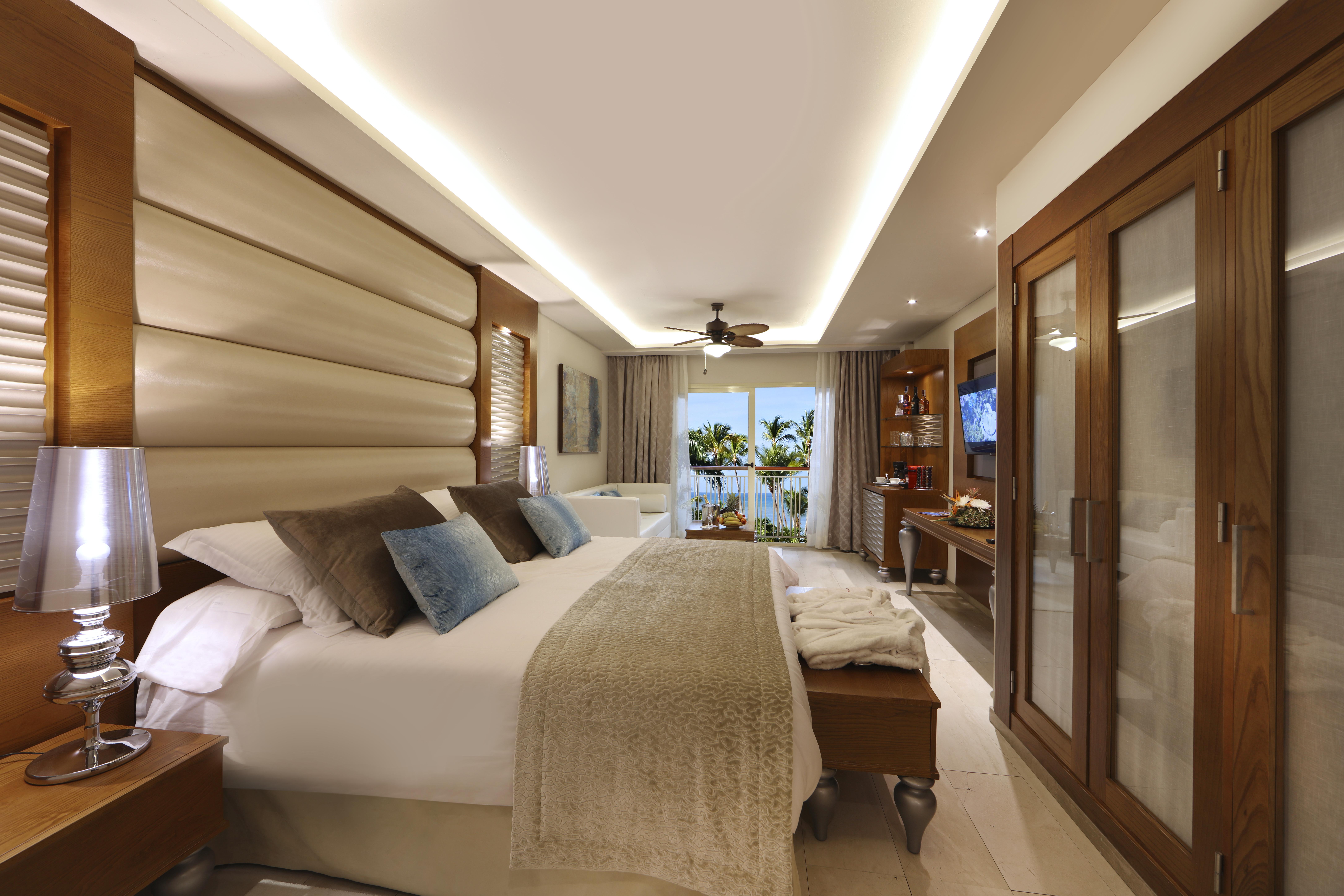 Roof Top, Club, Family, Sky View, Outdoor Jetted Tub