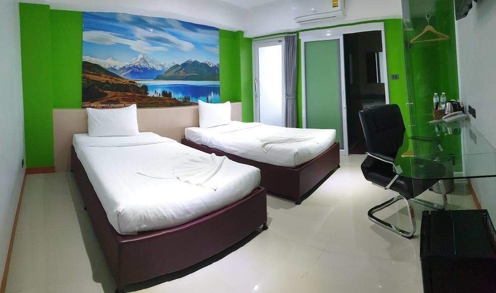 Blue Orchids Hotel 35/66