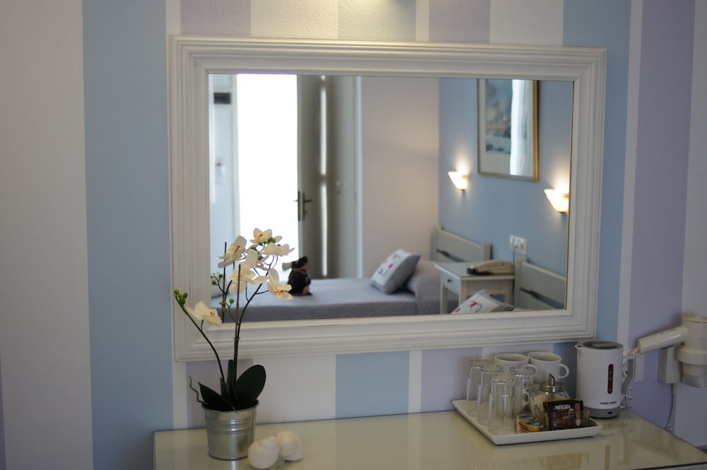Hotel Cyclades 24/61