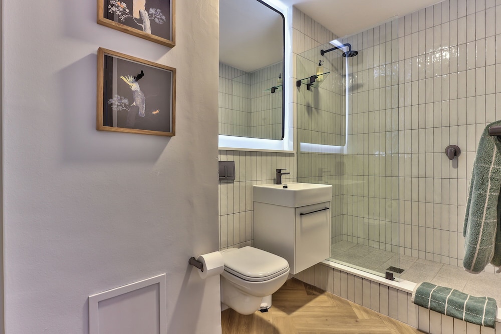 437 St Martini Gardens 18/20