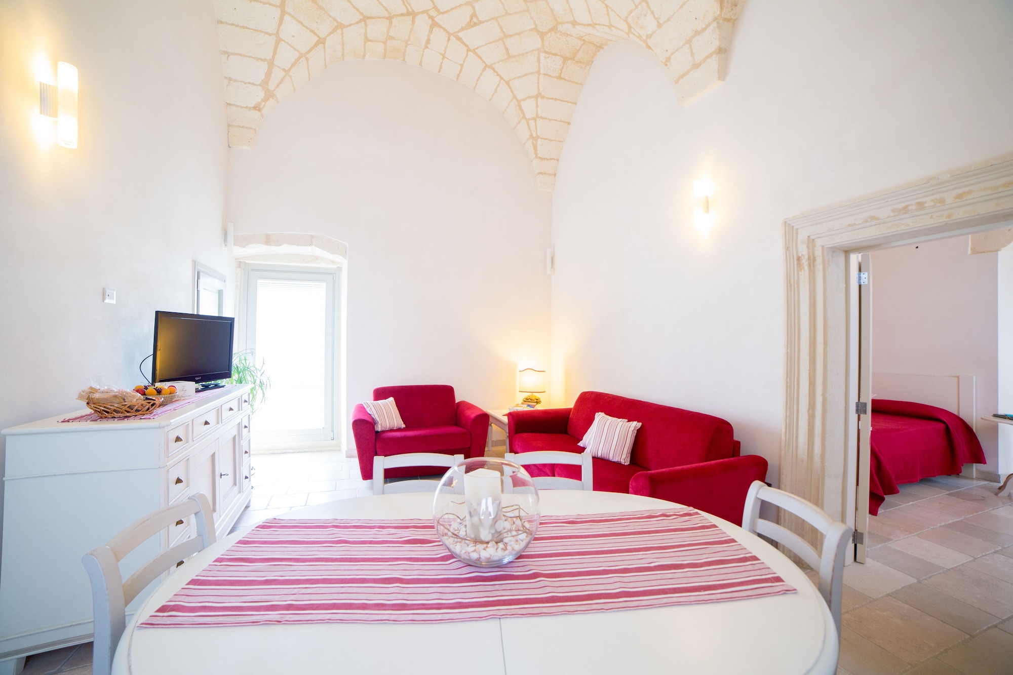 1 BEDROOM, SUITE