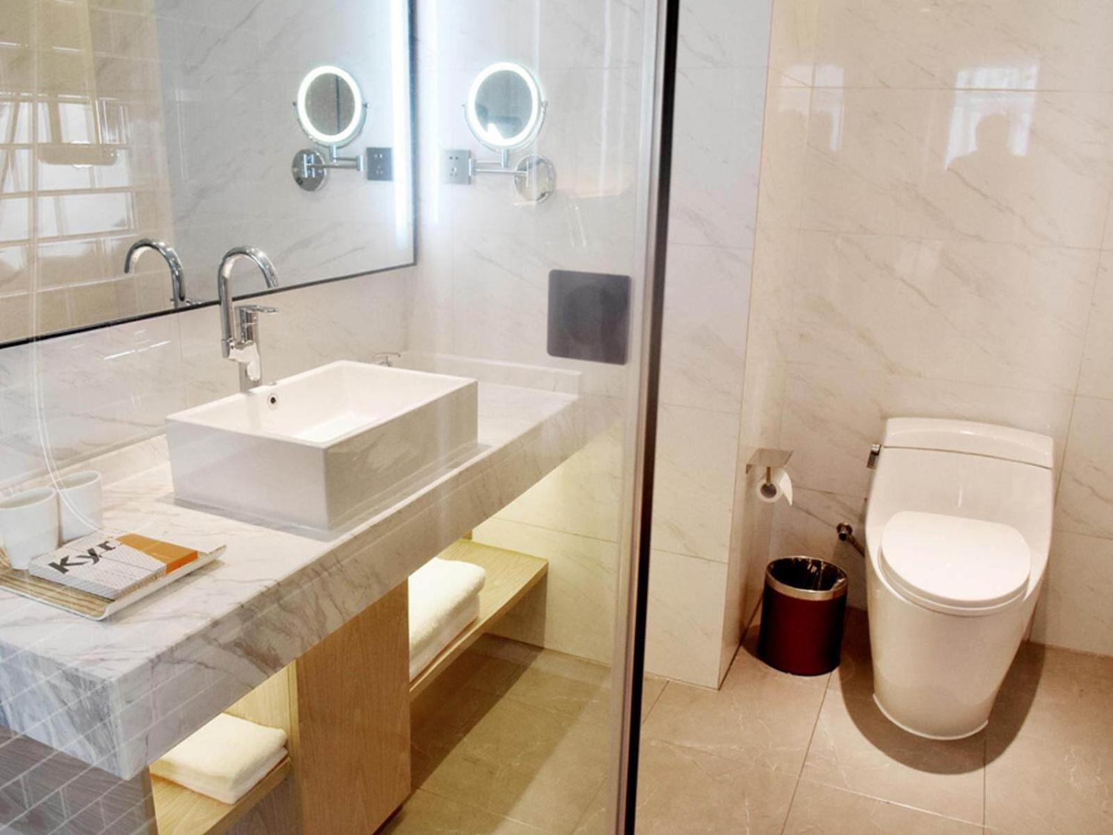 Kyriad Marvelous Hotel (Changning Zhongyin Times Plaza) 52/53