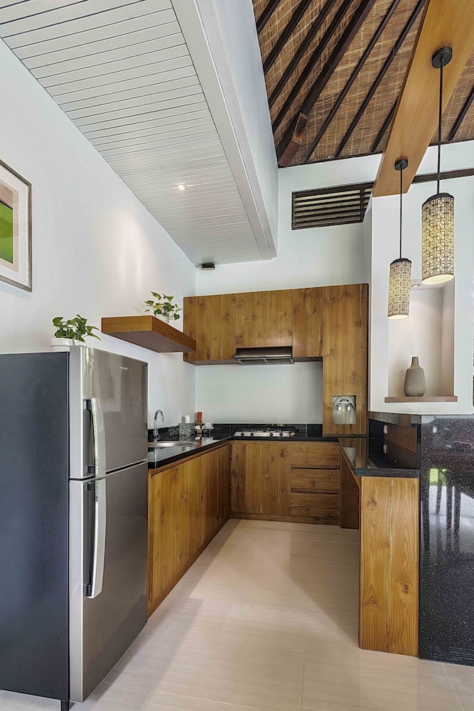 PRADHA VILLAS SEMINYAK 10/63