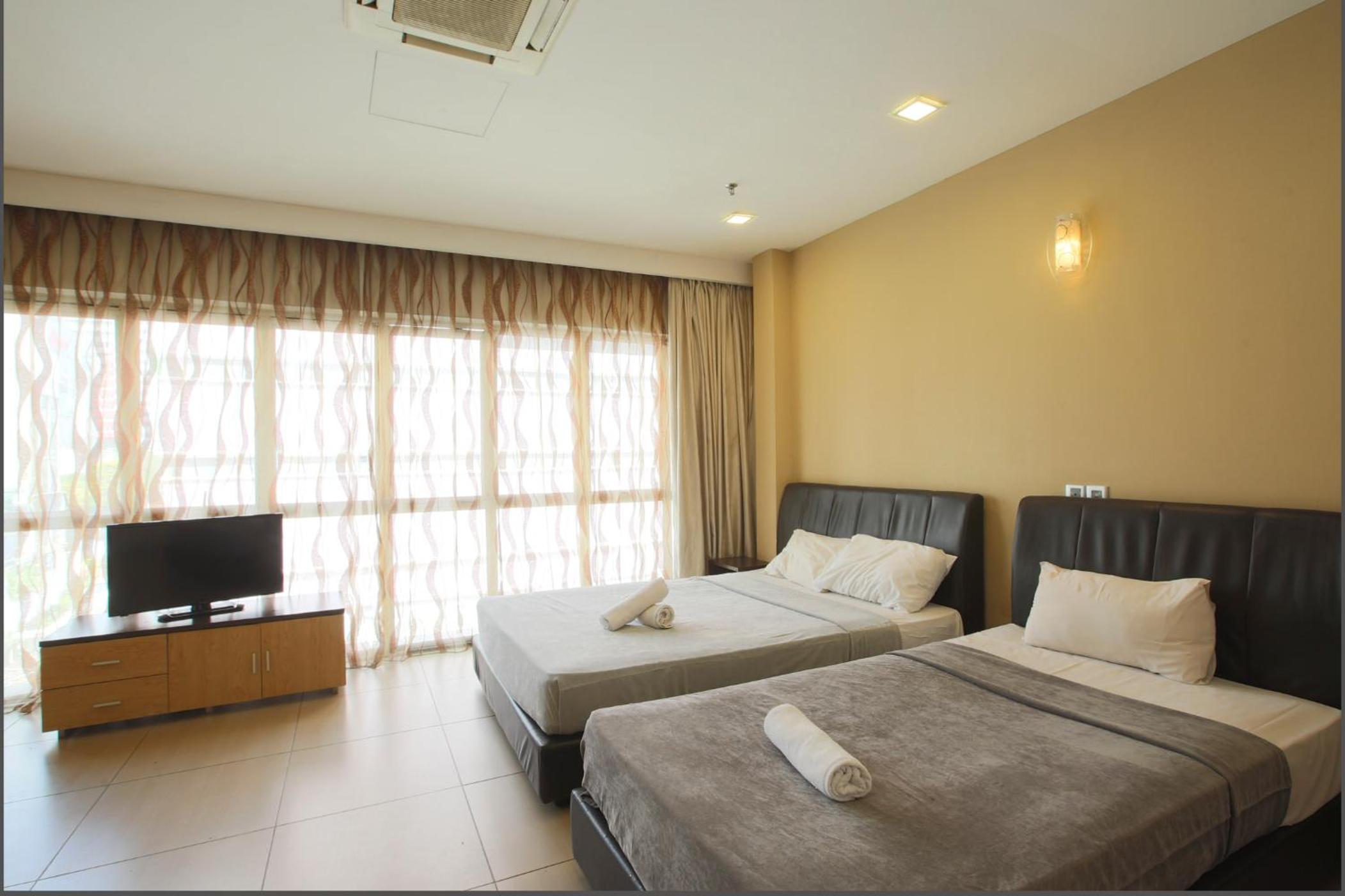 Deluxe, Triple, 1 Queen and 1 Single Bed