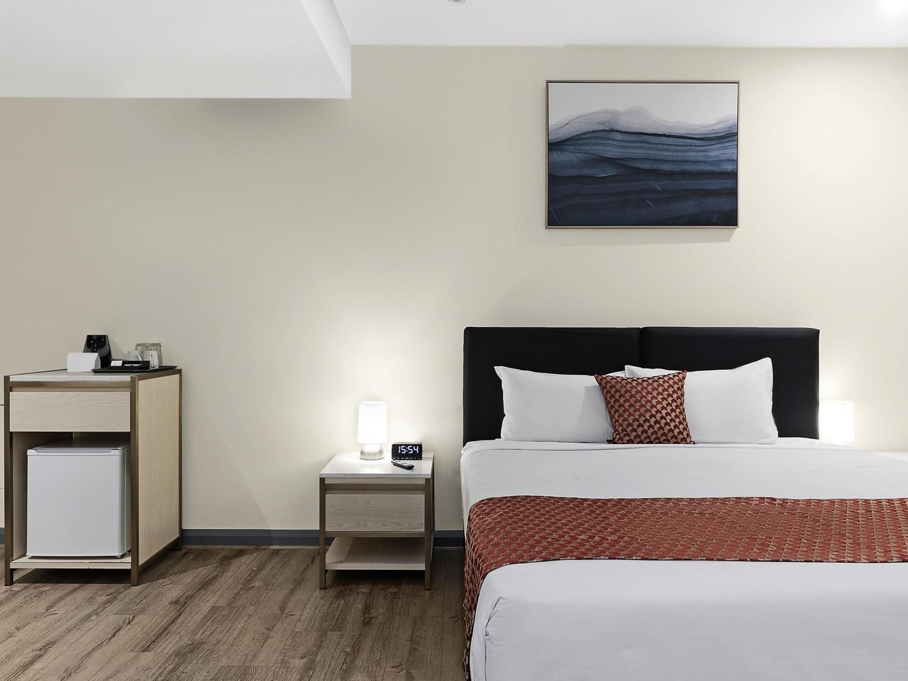 INNER, STANDARD, QUEEN BED, NO VIEW