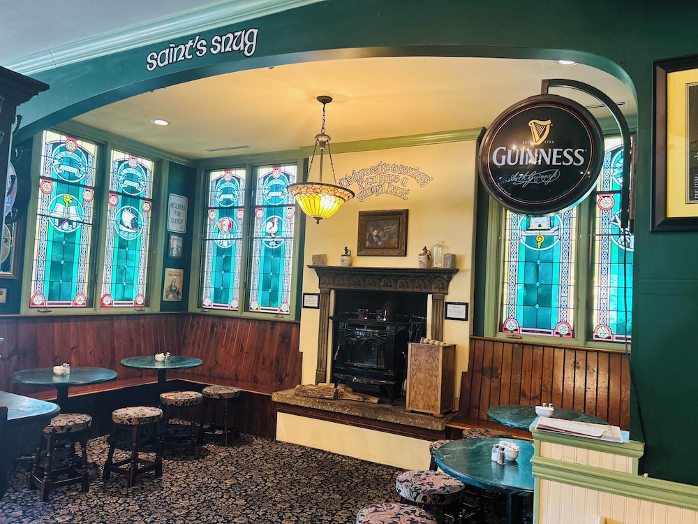 County Clare Irish Inn & Pub 14/26