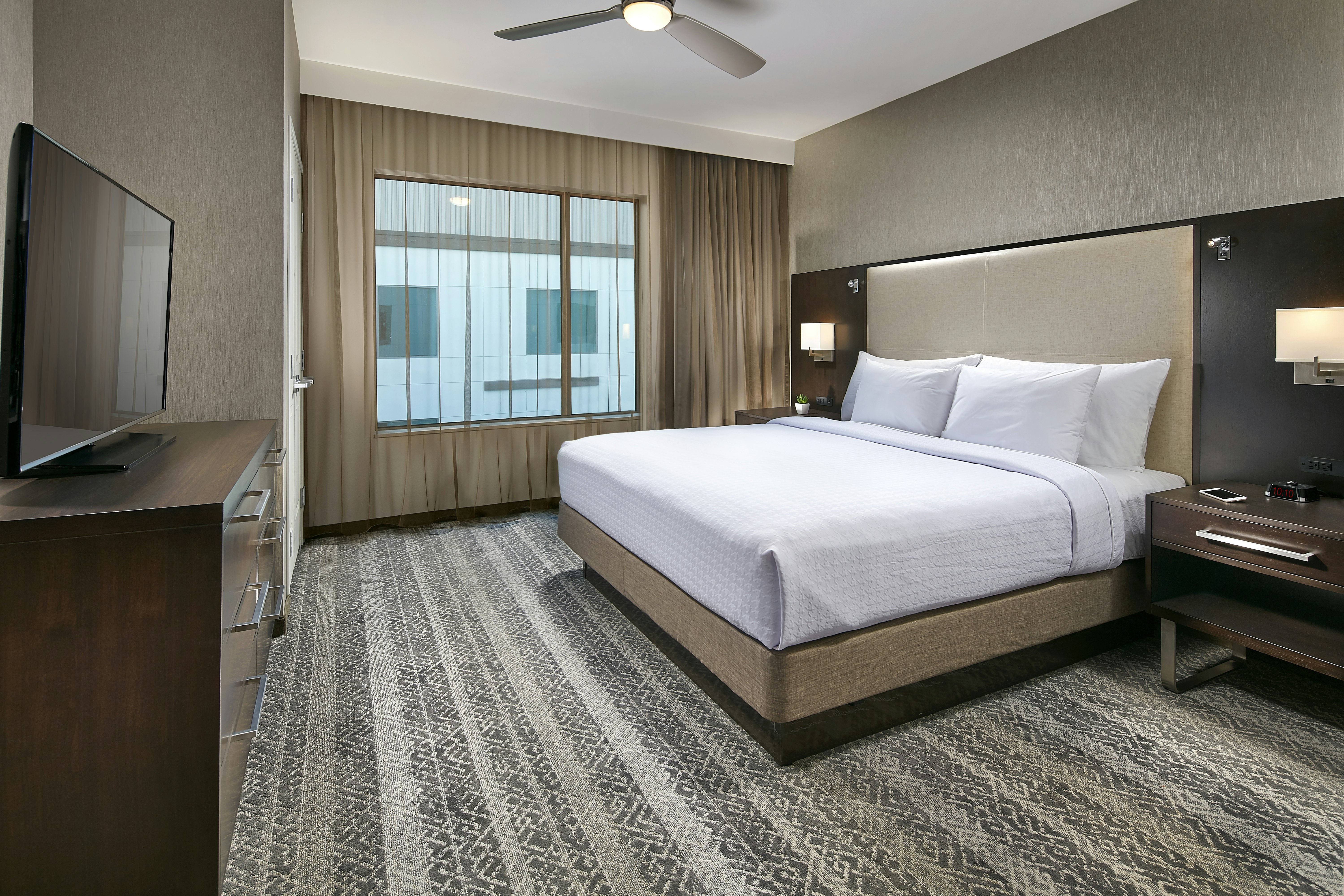 1 BEDROOM, SUITE, KING BED