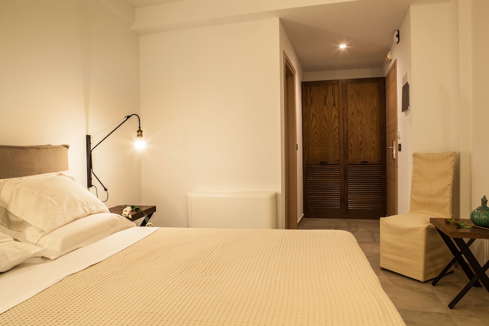 Anemos Rooms and Apartments 15/50