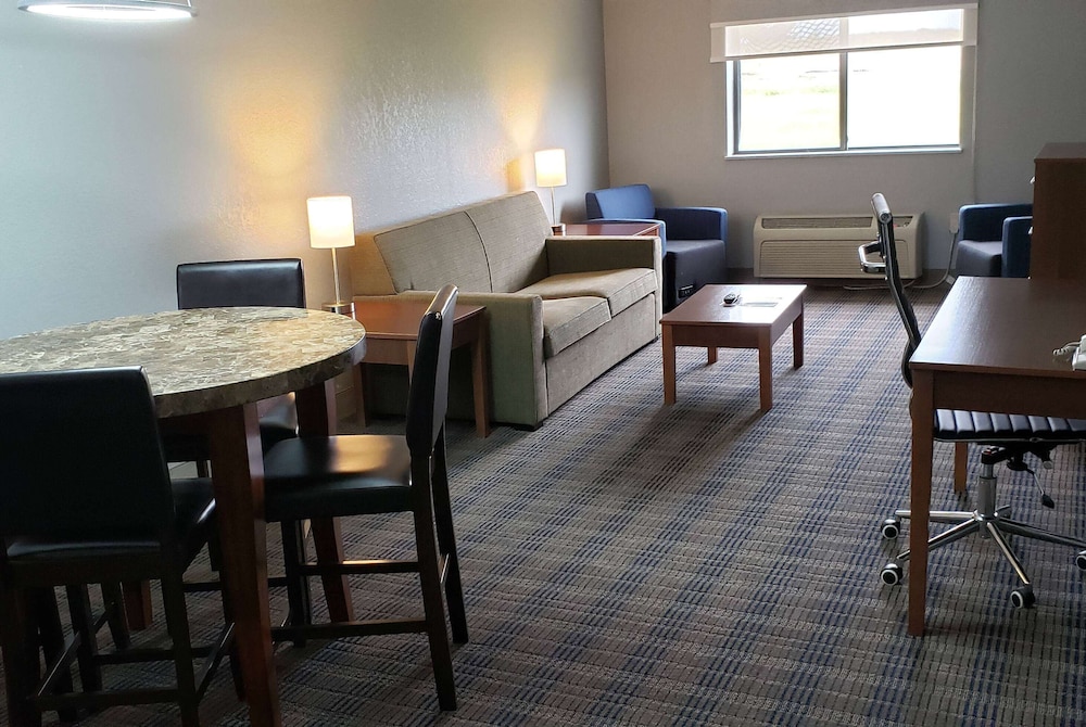 AmericInn by Wyndham Mauston 36/44