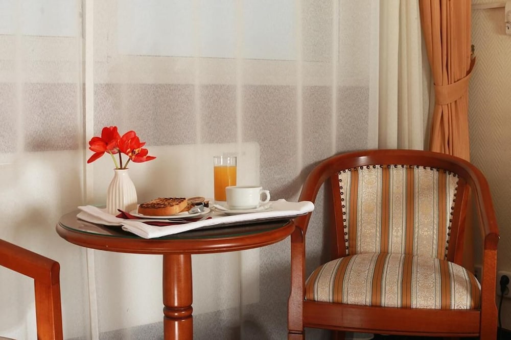 Hotel Moldova 66/80