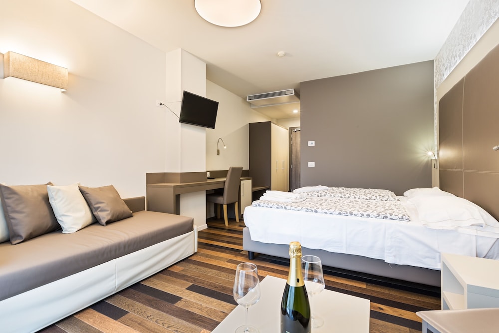 Albergo Gardesana 37/71