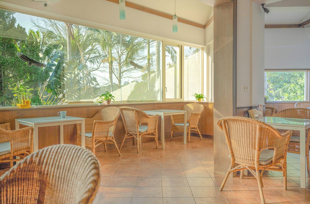 Regale Villa Hotel 55/73