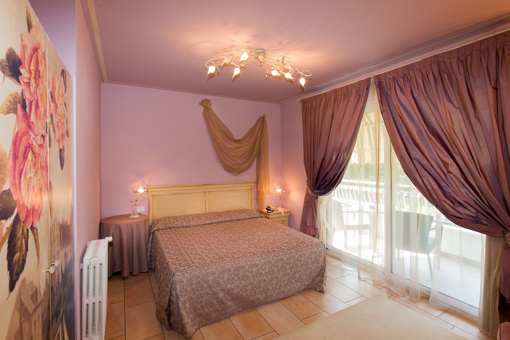 DELUXE, SUITE, BALCONY