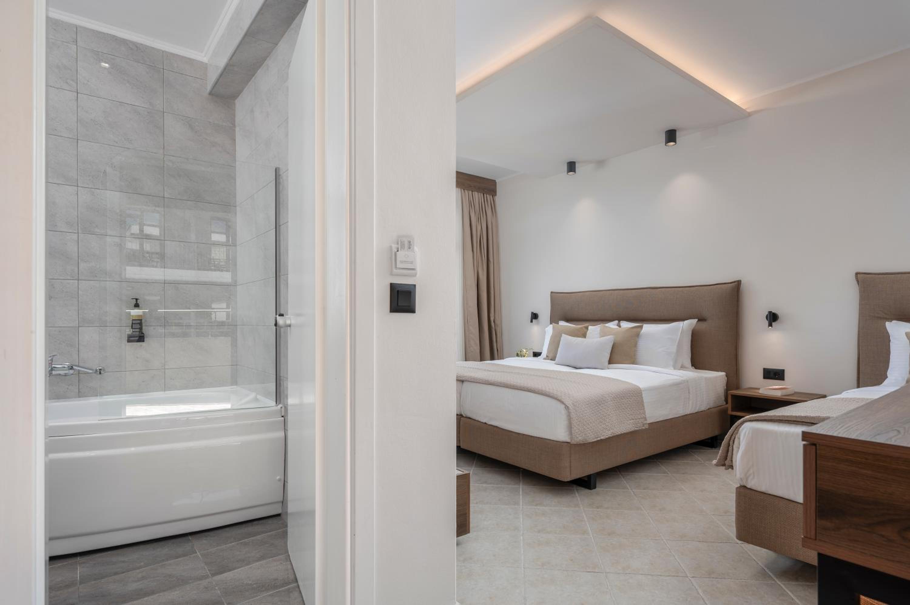 غرفة قياسية ثلاثية، Alia Palace - Adults Only 5/9