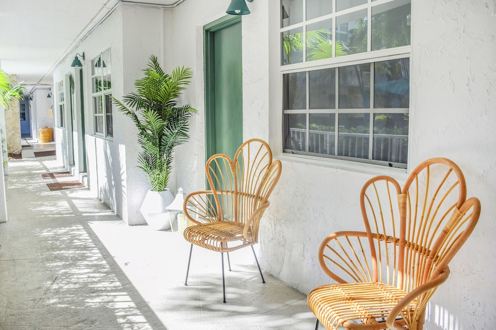 Coral Reef Suites in KEY BISCAYNE - FL