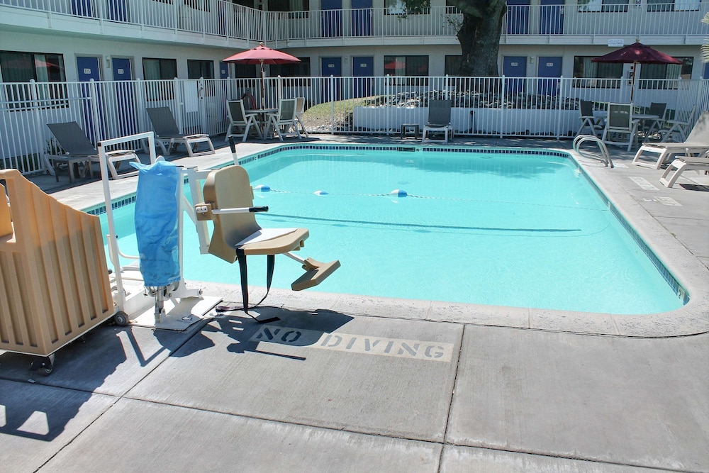 Motel6 Atascadero, CA 32/42