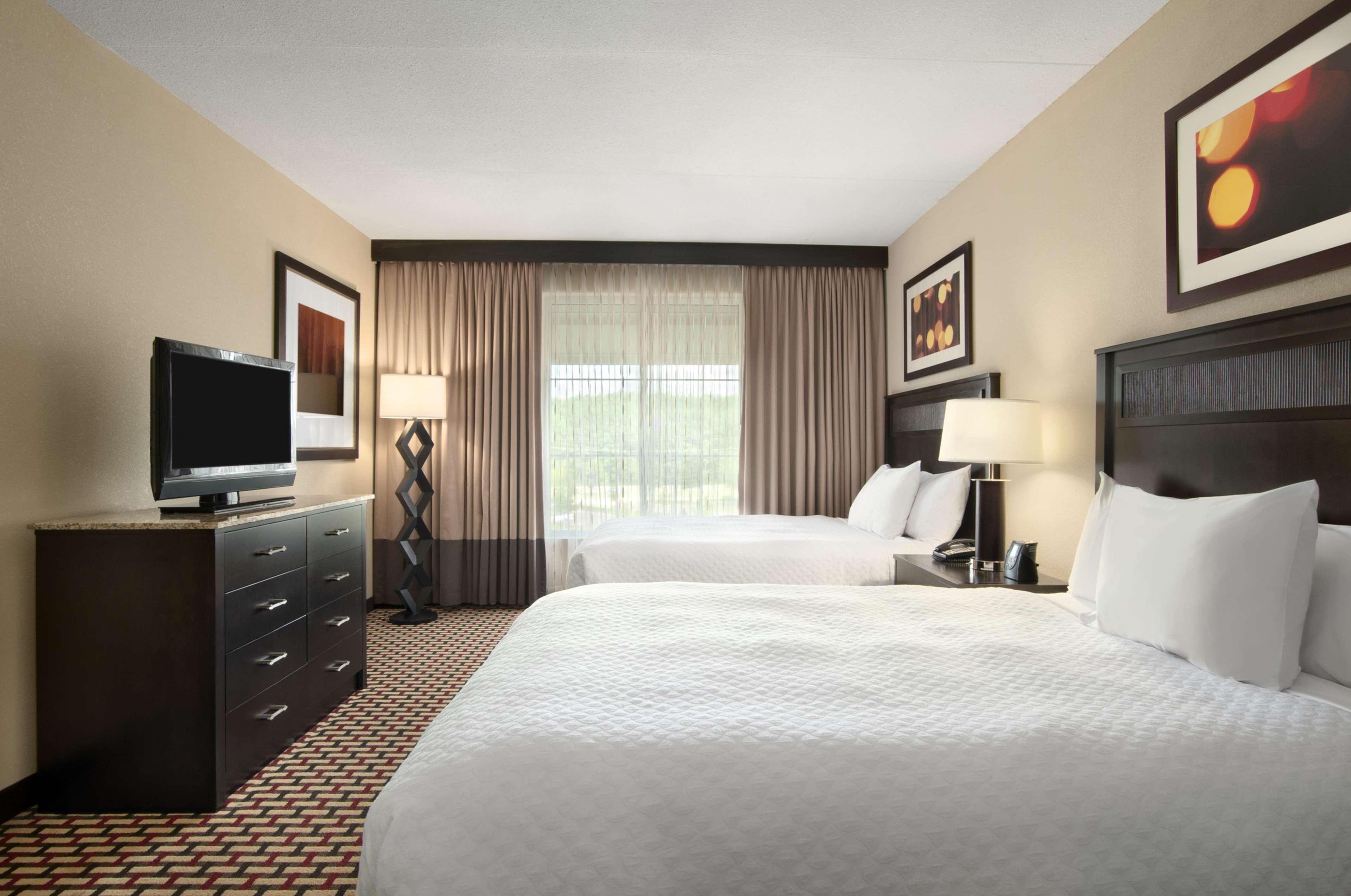 2 Rooms, Suite, 2 Queen Beds, Accessible