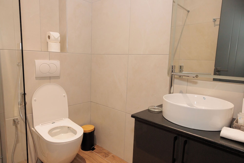 Bel Ami Hotel Tirana 50/54