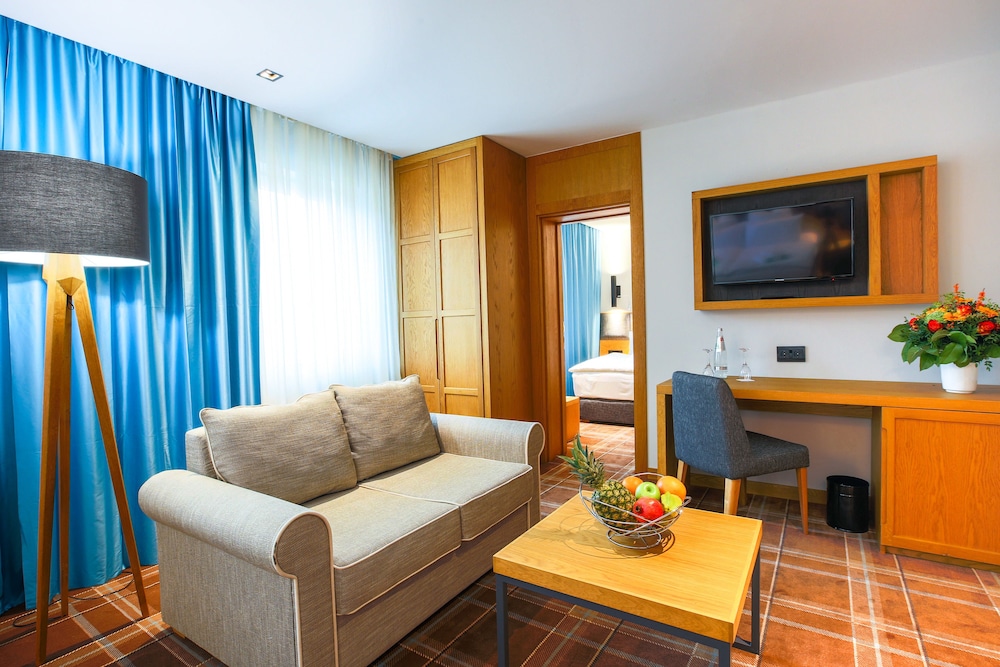 Grand Hotel Suhl 32/50