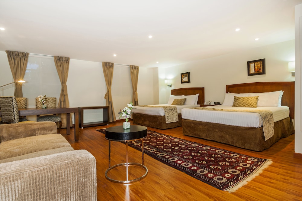 Hotel Porton Bogota 22/81